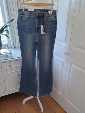 NWT Judy Blue Womens Flare Fit Mid Rise Medium Stretch Wash Casual Jeans 15/32